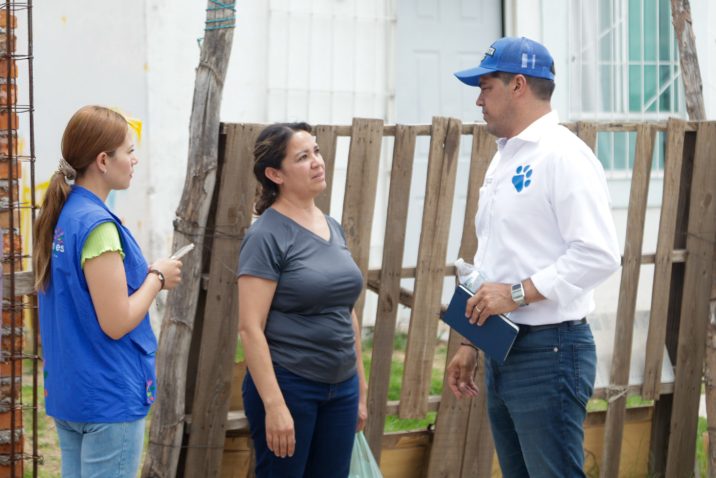 VISITA LEO MONTAÑEZ A VECINOS DE PASEOS DE SAN ANTONIO VISITA LEO MONTAÑEZ A VECINOS DE PASEOS DE SAN ANTONIO