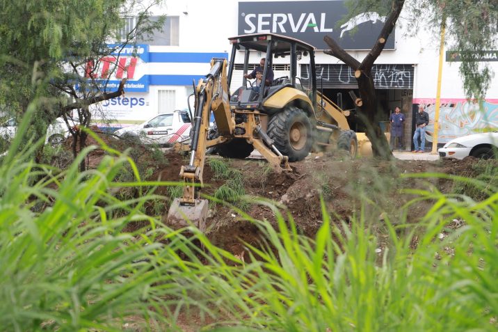 INTENSIFICA MUNICIPIO LIMPIEZA Y DESAZOLVE EN EL ARROYO DE LA HACIENDA EN LA COLONIA CONSTITUCIÓN