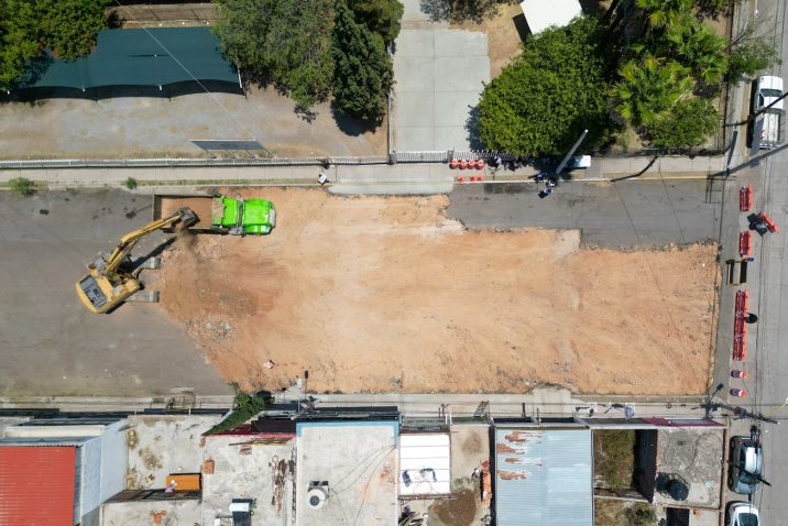 ARRANCA LEO MONTAÑEZ PAVIMENTACIÓN CON CONCRETO HIDRÁULICO EN LA CALLE FRIDA KAHLO
