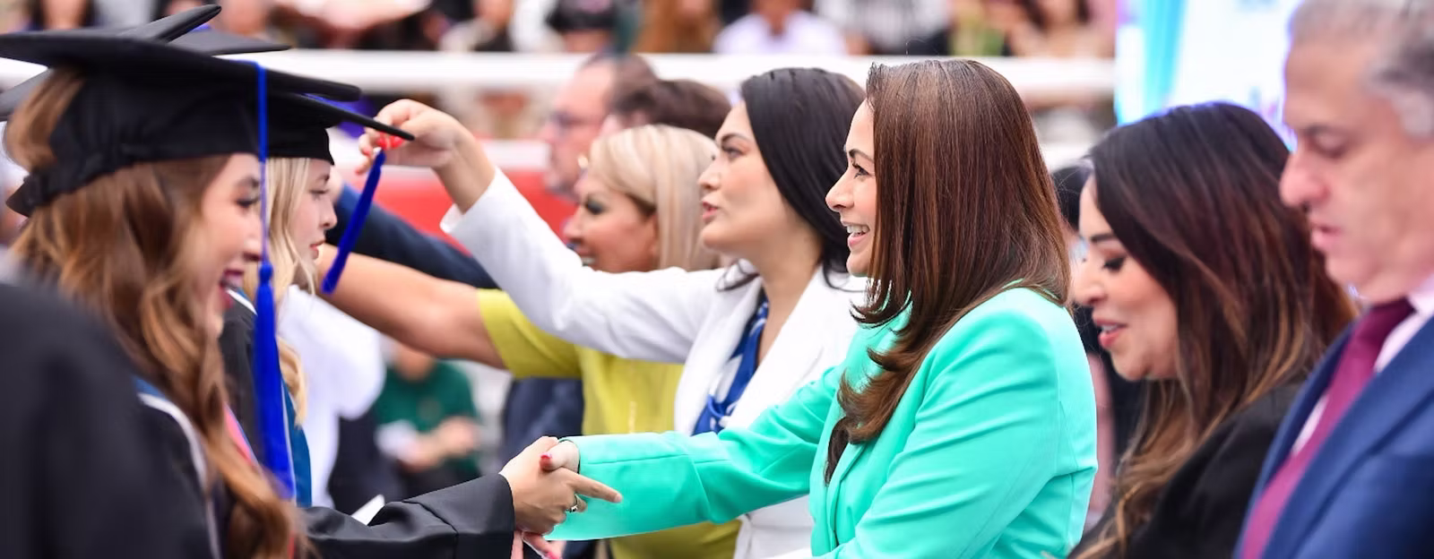 TERE JIMÉNEZ RECONOCE EL ESFUERZO DE GRADUADOS DEL CECYTEA RINCÓN DE ROMOS TERE JIMÉNEZ RECONOCE EL ESFUERZO DE GRADUADOS DEL CECYTEA RINCÓN DE ROMOS