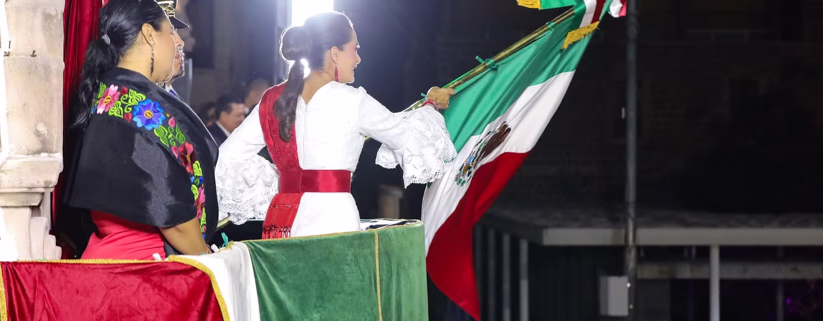 ¡VIVA MÉXICO! TERE JIMÉNEZ CELEBRA JUNTO A MILES DE FAMILIAS EL GRITO DE INDEPENDENCIA ¡VIVA MÉXICO! TERE JIMÉNEZ CELEBRA JUNTO A MILES DE FAMILIAS EL GRITO DE INDEPENDENCIA