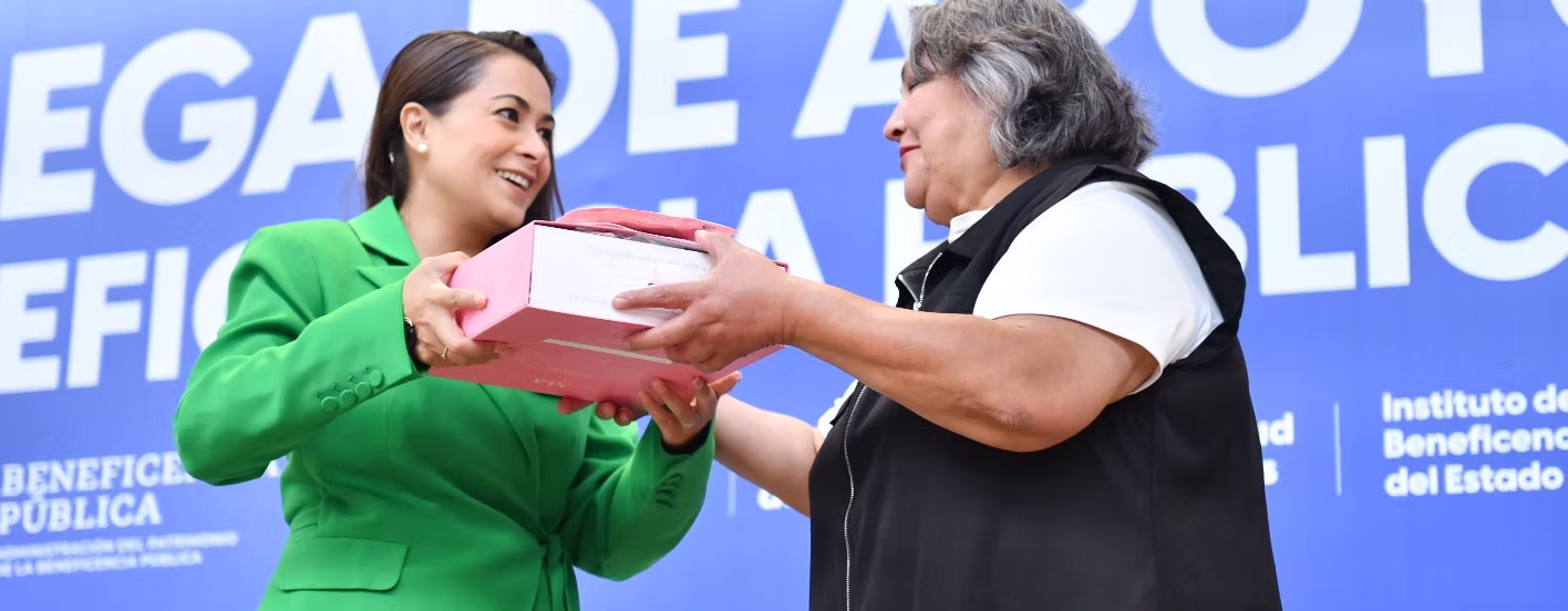 TERE JIMÉNEZ ENTREGA APOYOS DE LA BENEFICENCIA PÚBLICA PARA MEJORAR LA CALIDAD DE VIDA DE MÁS DE MIL PERSONAS
