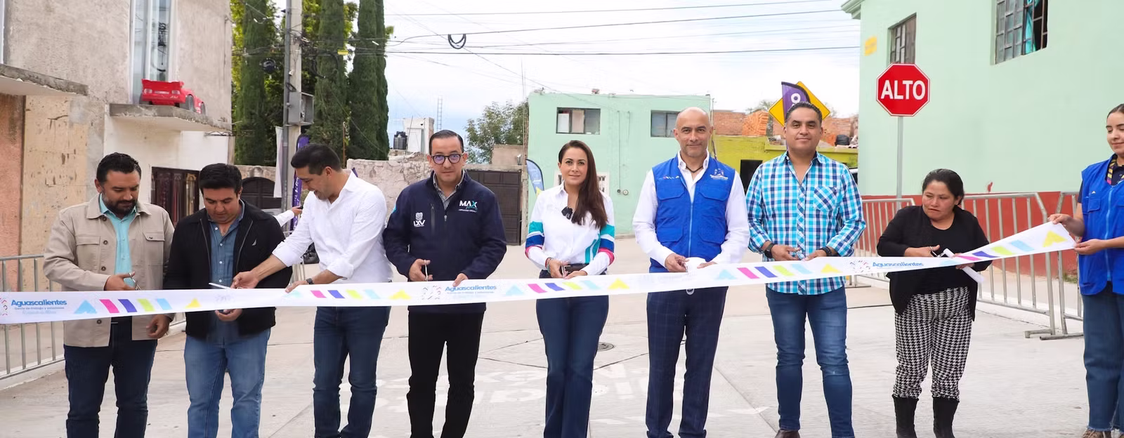 TERE JIMÉNEZ ENTREGA NUEVAS CALLES DE CONCRETO HIDRÁULICO A FAMILIAS DE NORIAS DE PASO HONDO
