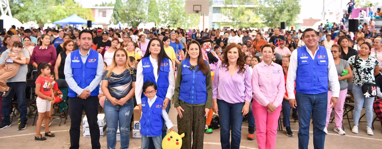 TERE JIMÉNEZ Y AURORA JIMÉNEZ ACERCAN APOYOS ALIMENTICIOS A MÁS DE MIL FAMILIAS DE SAN FRANCISCO DE LOS ROMO TERE JIMÉNEZ Y AURORA JIMÉNEZ ACERCAN APOYOS ALIMENTICIOS A MÁS DE MIL FAMILIAS DE SAN FRANCISCO DE LOS ROMO
