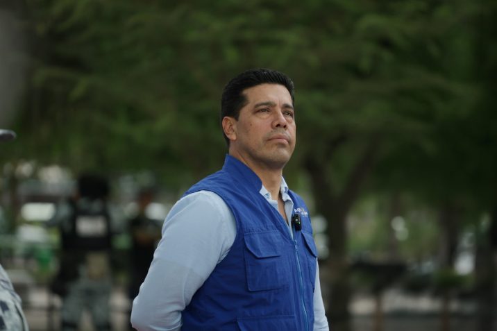 TRABAJA LEO MONTAÑEZ EN MEJORAR EL SERVICIO DE ALCANTARILLADO EN EL FRACCIONAMIENTO SANTA ANITA