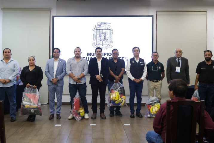 ENTREGA LEO MONTAÑEZ EQUIPO DE SEGURIDAD A PERSONAL DE LA SECRETARÍA DE DESARROLLO URBANO