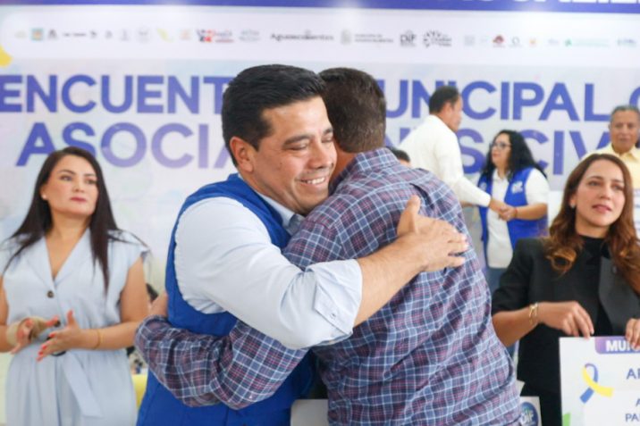 ENTREGA LEO MONTAÑEZ APOYOS ECONÓMICOS A ASOCIACIONES CIVILES ENTREGA LEO MONTAÑEZ APOYOS ECONÓMICOS A ASOCIACIONES CIVILES
