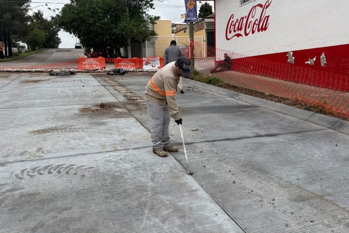 POR CONCLUIR PROYECTO DE PAVIMENTACIÓN DE LEO MONTAÑEZ EN AV. MARIANO HIDALGO POR CONCLUIR PROYECTO DE PAVIMENTACIÓN DE LEO MONTAÑEZ EN AV. MARIANO HIDALGO